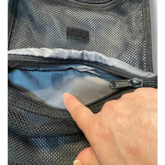 Eddie Bauer Travex Toiletry Dopp Bag Hanging Organizer Expand Shower Gym Makeup - Picture 5 of 12